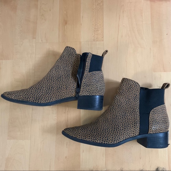 Leopard print leather ankle booties Crown Vintage